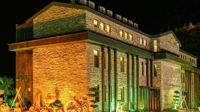 Manaspark Deluxe Hotel