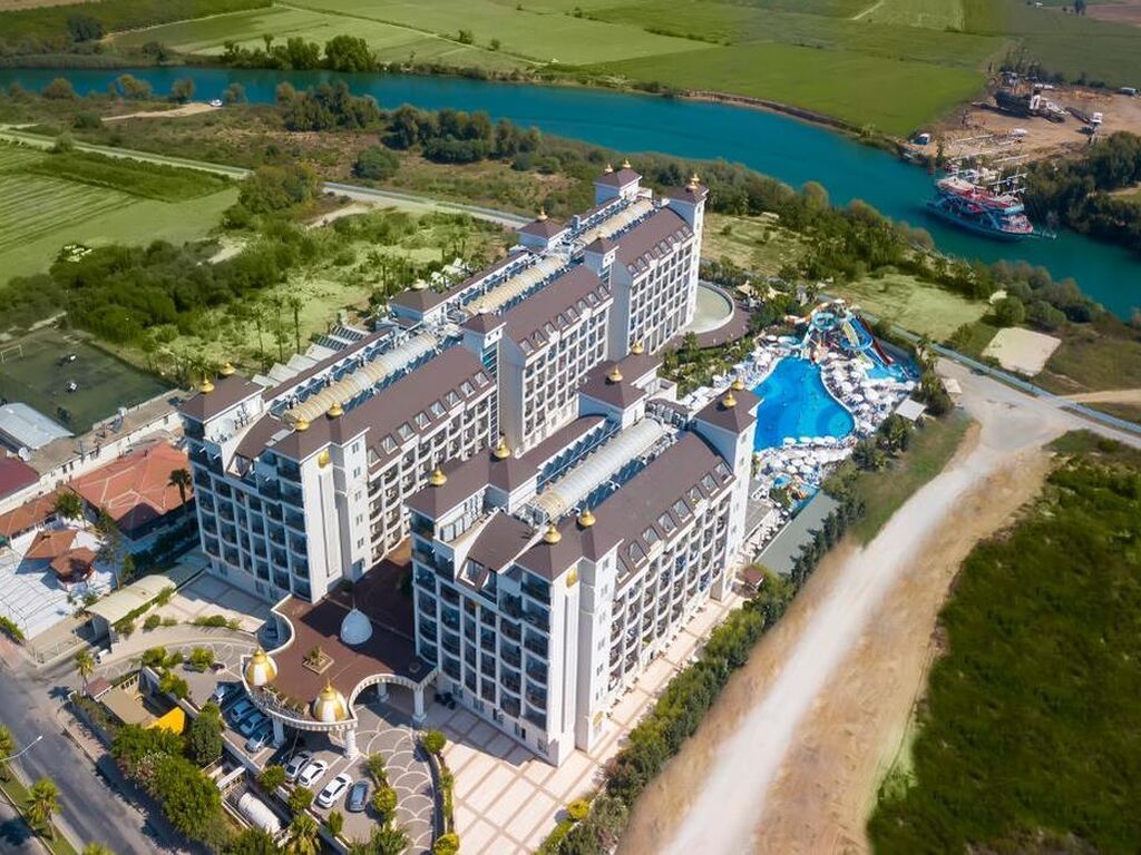 Lake & River Side Hotel