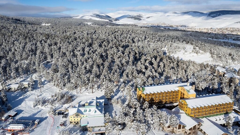 Duja Chalet Ski Center Hotel