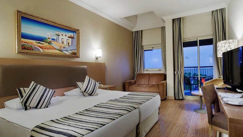 Crystal Tat Beach Pearl Collection