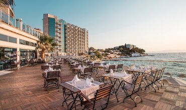 Charisma De Luxe Hotel