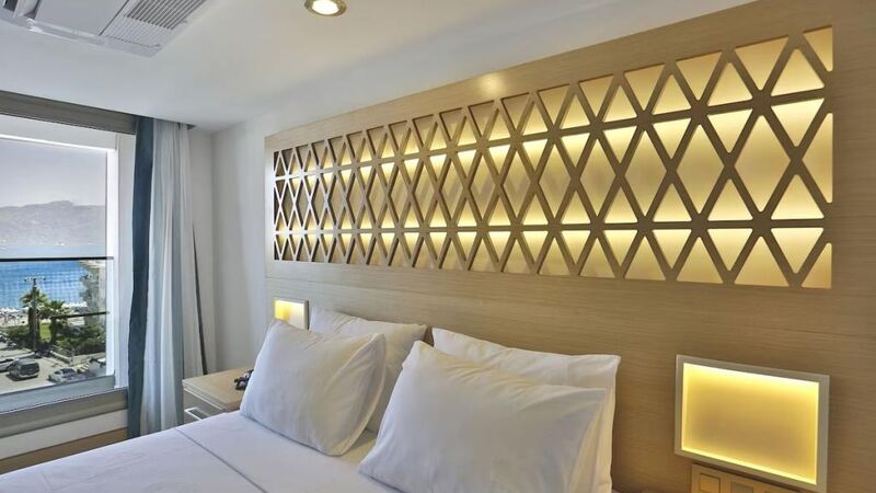 Aurasia Deluxe Hotel