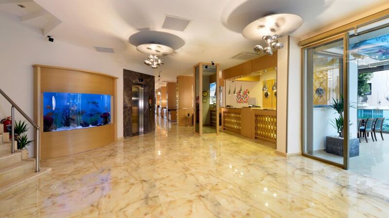 Aurasia Deluxe Hotel