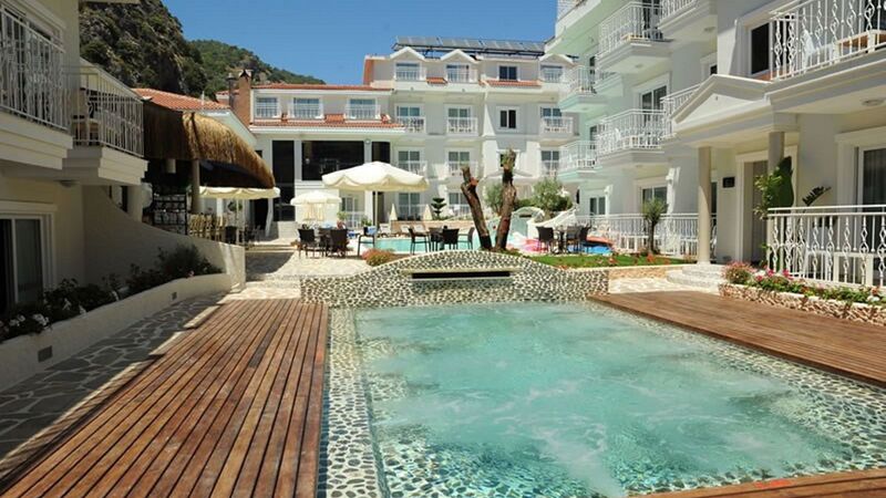 Montebello Deluxe Hotel