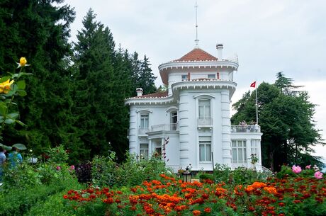 Karadeniz Esintisi Ve Batum Turu (İzmir Hareketli)