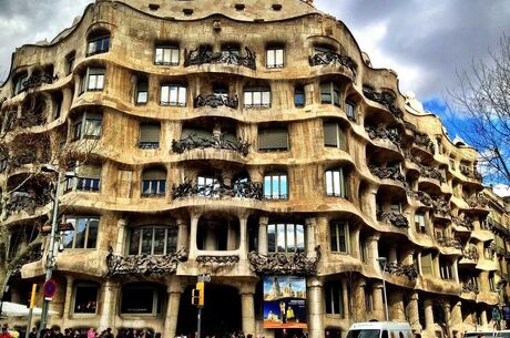 Görkemli Barselona Turu (İzmir Hareketli)