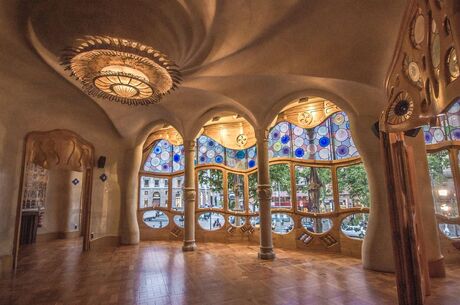 Görkemli Barselona Turu (İzmir Hareketli)