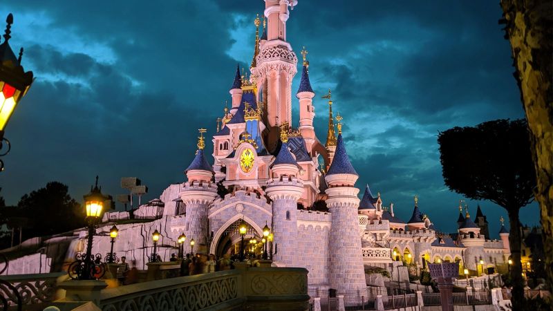 Paris Disneyland Turu Türk Havayolları İle (İstanbul Hareketli)