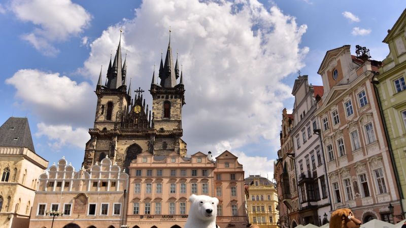 Otobüslü Orta Avrupa Masalı Turu (İzmir Hareketli)