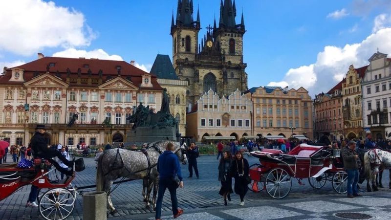 Otobüslü Orta Avrupa Masalı Turu (İzmir Hareketli)