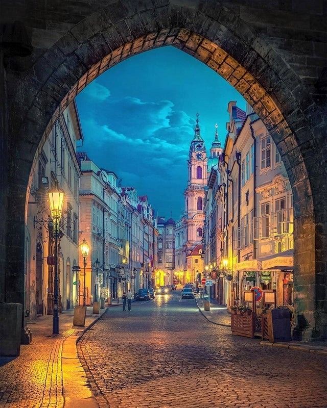 Otobüslü Orta Avrupa Masalı Turu (İzmir Hareketli)